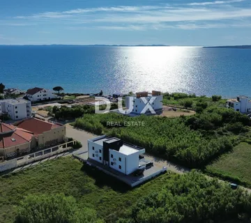 ZADAR, PRIVLAKA - Novogradnja! Vrhunski penthouse samo 140 metara od plaže s neodoljivim pogledom na more! S3