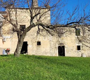 ISTRA, GROŽNJAN - Kamena starina na odličnoj loakciji