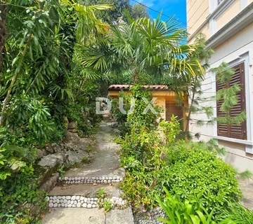 OPATIJA, CENTAR - Stan u austrougarskoj vili, 150 m od mora, 63m2