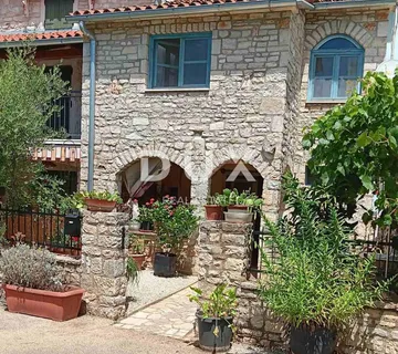 ISTRA, POREČ - Kamena kuća na idiličnoj i mirnoj lokaciji