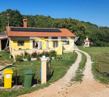 ISTRA, LABIN - Kuća na osami s pomoćnim objektima i pogledom na more