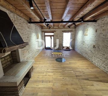 ISTRA, PULA - Višenamjenski poslovni prostor u centru grada, 40 m2, za najam - cover