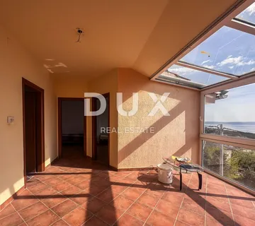 RIJEKA, KOSTRENA - Dvoetažni stan s okućnicom 800 m od mora - cover