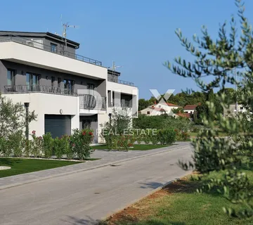 ISTRA, BANJOLE - Moderna vila s pogledom na more - cover