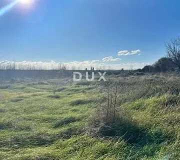 ISTRA, VALTURA - Zemljište s građevinskom dozvolom za kuću s bazenom - cover