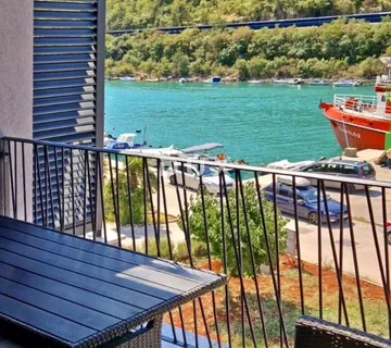 ISTRA, LABIN - Stan prvi red do mora - cover