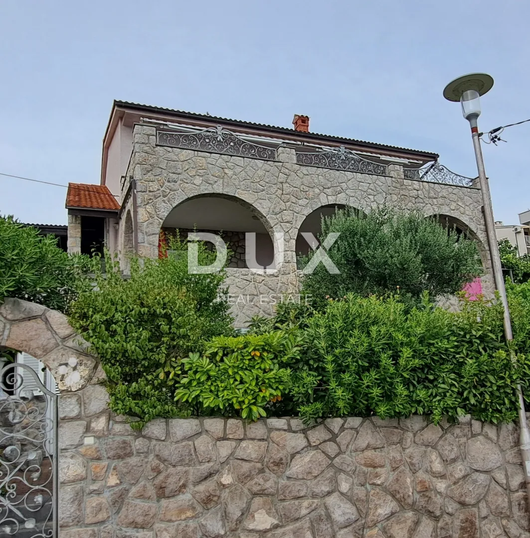 CRIKVENICA - Samostojeća kuća od 300 m2, udaljena samo 100 m od mora - cover