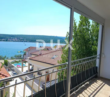 OTOK KRK, SOLINE - Apartman na dvije etaže, krovna terasa, vlastiti parking, samo 60 metara od mora - cover