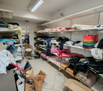 ZADAR, PETRIĆI - Poslovni prostor u prizemlju zgrade! Prilika! - cover