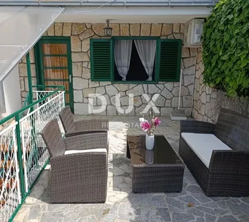 CRIKVENICA, SELCE - dvojna kuća 260 m od mora - cover