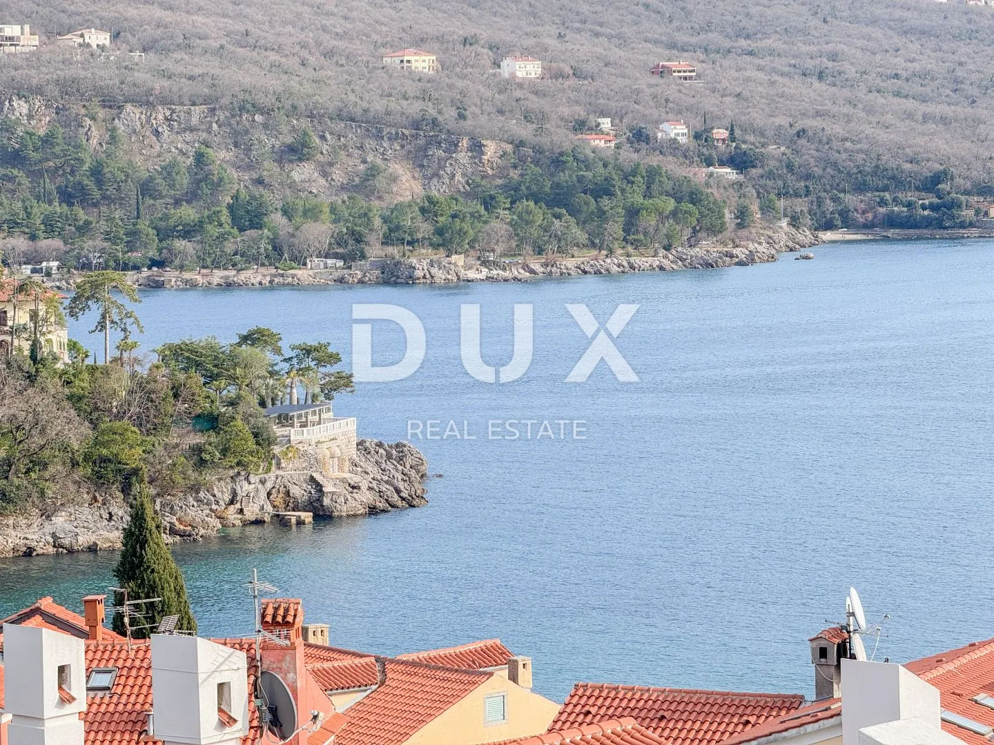 OPATIJA, VOLOSKO - stan 81m2 s pogledom na more + pripadajuća okućnica 150 m2 - cover