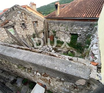RIJEKA, BAKAR - kuća u strogom centru - samo 95 metara od mora! PRILIKA! - cover
