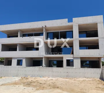 ZADAR, PRIVLAKA - Eskluzivan Penthouse s Prostranom Krovnom Terasom 120 Metara od Mora s Očaravajućim Pogledom na More! S10 - cover