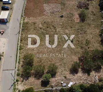 ZADAR, VRSI – Građevinsko zemljište 704 m², infrastruktura uz parcelu! - cover