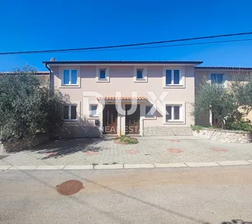  OTOK KRK, okolica Malinske - Kuća u nizu s dva apartmana - cover