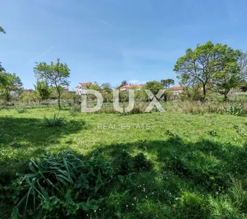 ZADAR, BRIŠEVO - Prekrasno građevinsko zemljište u miru i prirodi! Mogućnost parceliranja!  - cover
