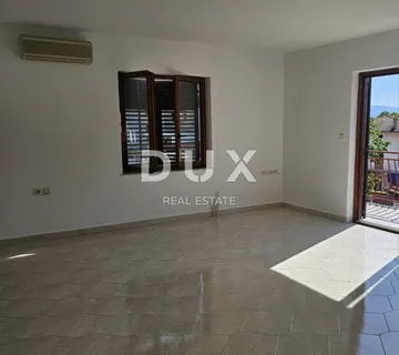 LOVRAN, CENTAR - 3 sobni stan na super lokaciji - cover