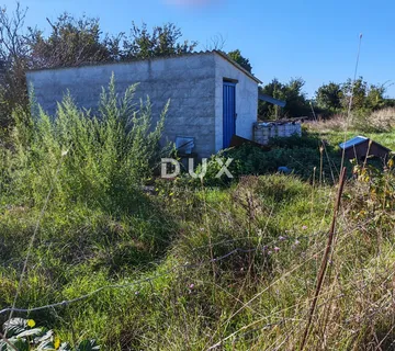 ISTRA, POMER - Legalizirani objekt 30 m2 sa velikim poljoprivrednim zemljištem! - cover