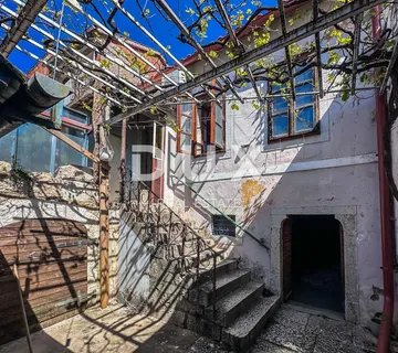 CRIKVENICA, GRIŽANE – Tradicionalna kamena kuća s pogledom na more, bazenom u završnoj fazi i velikim potencijalom - cover