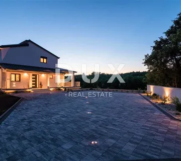 ISTRA, TINJAN - Otmjena, prostrana vila - cover
