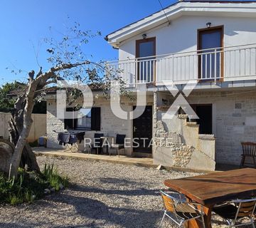 ISTRA, UMAG - Obnovljena kamena kuća s čak 4 jedinice, samo 200 m od mora! - cover
