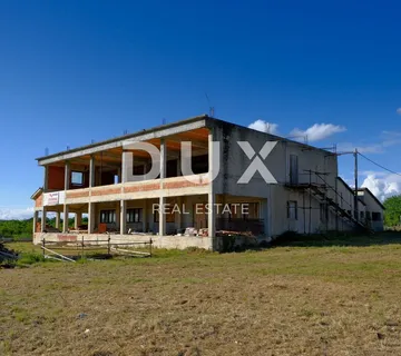 ZADAR, POLJICA BRIG - Neponovljiva prilika! Stambeno-poslovna zgrada s ogromnim dvorištem. - cover