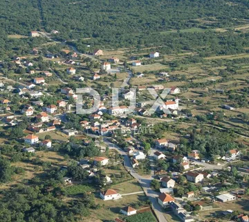 ZADAR, POLJICA - Građevinsko zemljište 3700 m2 - cover