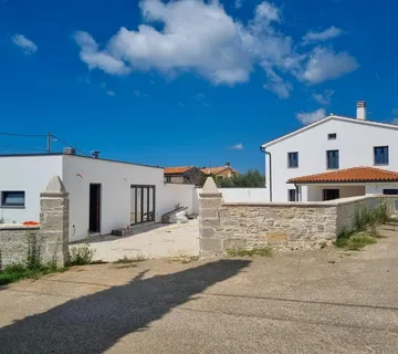 ISTRA,BALE (OKOLICA) - Dva renovirana stambena objekta na odličnoj lokaciji, prilika! - cover