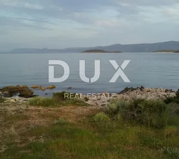 HVAR, STARI GRAD, VRBANJ - zemljište PRVI RED DO MORA površine 11.950 m2 s ucrtanom građevinom! PRILIKA! - cover