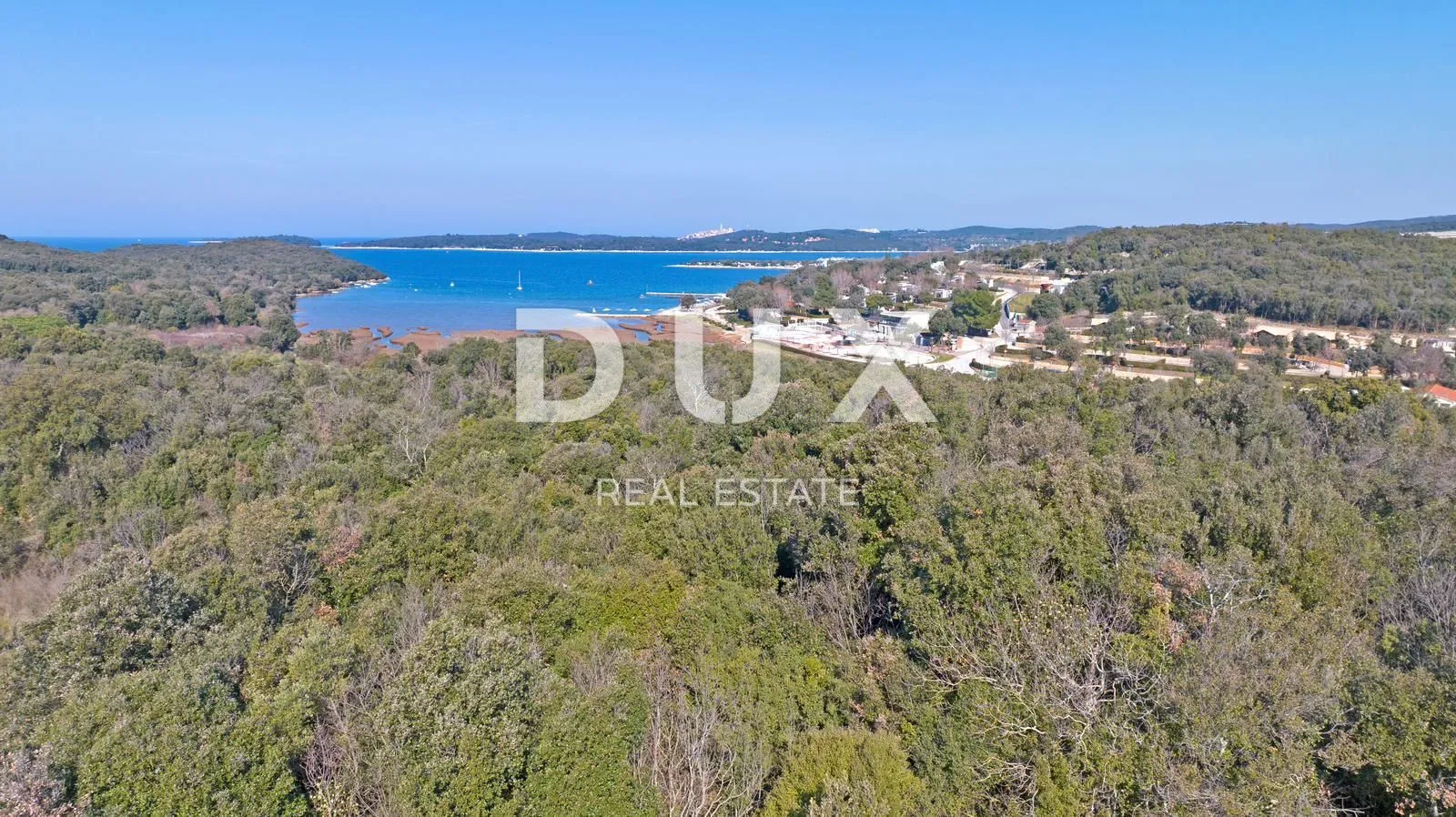ISTRA, ROVINJ - Prostrano zemljište sa ucrtanim objektom u blizini mora, PRILIKA ZA INVESTICIJU - cover