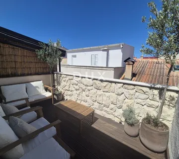 OTOK PAG, GRAD PAG - kompletno i luksuzno obnovljena kuća u nizu, 30m od mora. - cover