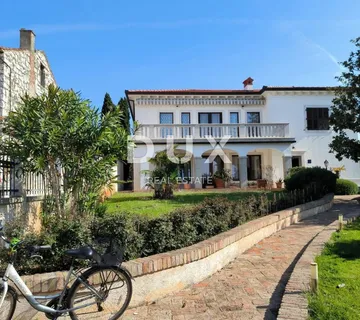 ISTRA, UMAG - Raskošna vila prvi red do mora! - cover