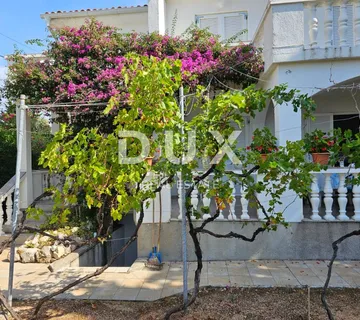 OTOK RAB, BARBAT - Kuća s apartmanima blizu plaža - cover