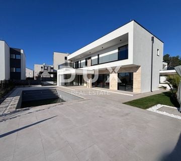 ZADAR - Moderna luksuzna vila s bazenom - cover