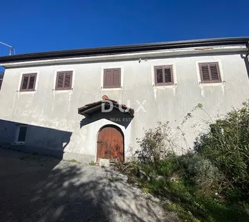 RIJEKA, VIŠKOVO - kuća i gospodarska zgrada + dvorište s pogledom na more! PRILIKA! - cover