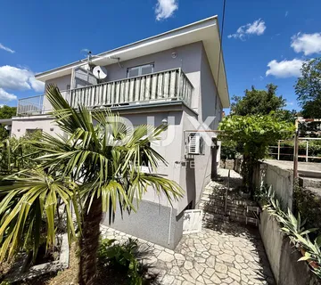 CRIKVENICA - Kuća u centru na 80 metara od mora! Prilika! - cover