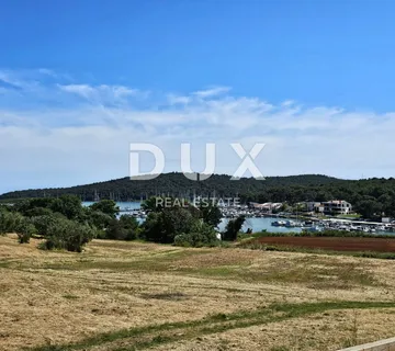 ISTRA, POMER - Uredno građevinsko zemljište s pogledom na more i mogućnosti gradnje veće vile ili kompleksa vila uz more - cover