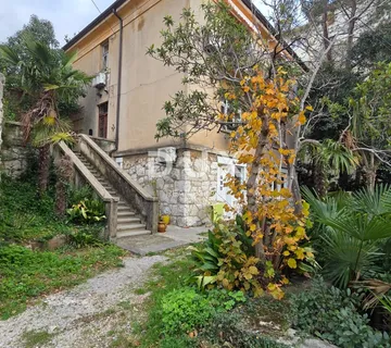 RIJEKA, BULEVARD - Trosobni stan u vili – idealan za uređenje po vlastitoj želji, 79m2 - cover