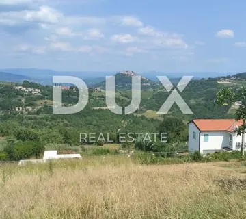 ISTRA, RAKOTULE - Građevinsko zemljište s kućom i pogledom na Motovun - prilika za investiciju! - cover