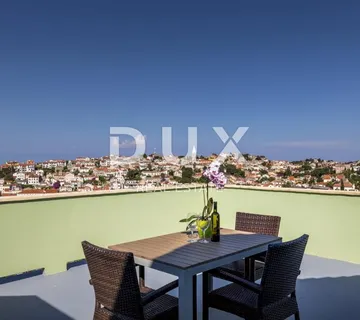 MALI LOŠINJ, CENTAR – Vila u Malom Lošinju, 200m od mora – Savršen pogled i uhodani posao - cover