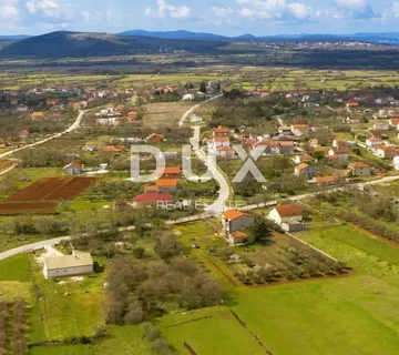 BIOGRAD NA MORU - zemljište sa projektom i građevinskom dozvolom - cover