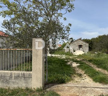 ZADAR, CRNO - Građevinsko zemljište 1040m² - cover