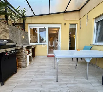 CRIKVENICA, JADRANOVO - 3S+DB, 86 m2, TERASA, blizina mora! - cover