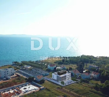 ZADAR, PRIVLAKA - Nevjerojatan Dvoetažni Penthouse s Prostranom Krovnom Terasom 120 Metara od Mora s Očaravajućim Pogledom na More! S7 - cover