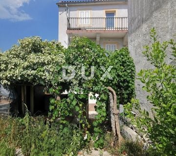 OTOK KRK, PUNAT - Kuća sa okućnicom u centru  - cover