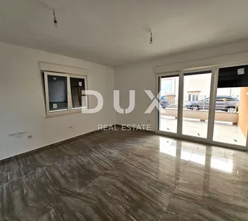 OTOK RAB, BANJOL - PRILIKA! Stan u prizemlju, 1S+DB + PARKING + 250m od mora - cover