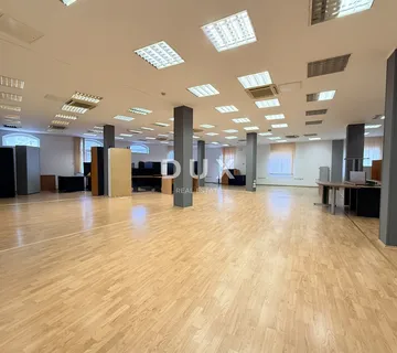 RIJEKA, ŠIRI CENTAR - uredski prostor u poslovnoj zgradi - cover