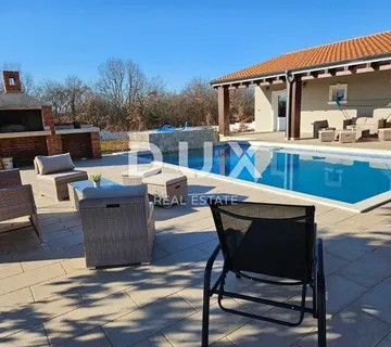 ISTRA, ŠTOKOVCI - Predivna prizemnica s bazenom, velikim dvorištem i igraonicom - cover