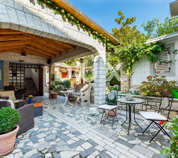 CRIKVENICA, SELCE - Jedinstvena Villa za obiteljski hotel - cover