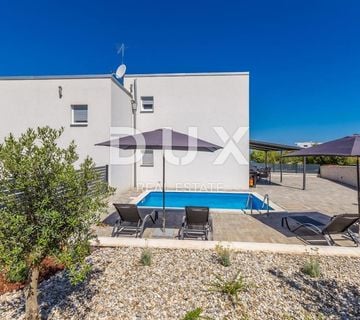OTOK KRK, MALINSKA - Moderna dvojna vila s bazenom - cover